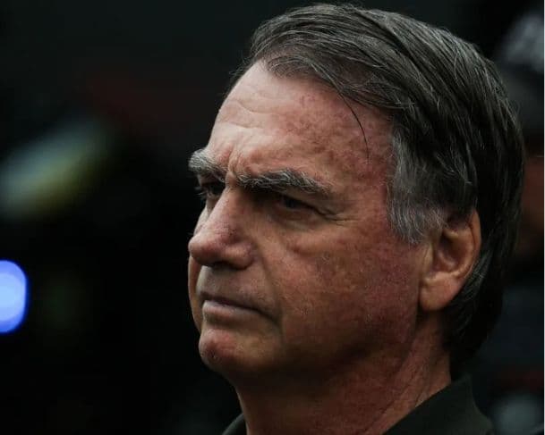 URGENTE: Jair Bolsonaro passa mal, tem crise de vômitos e é levado às pressas a hospital