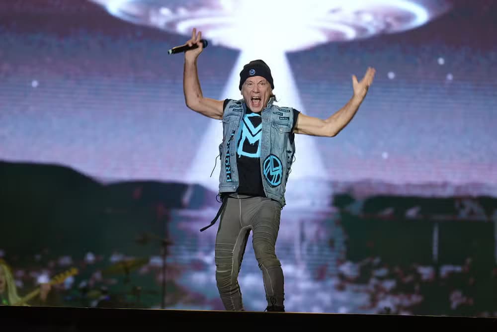 Em show no The Town, Bruce Dickinson compara políticos brasileiros ao diabo