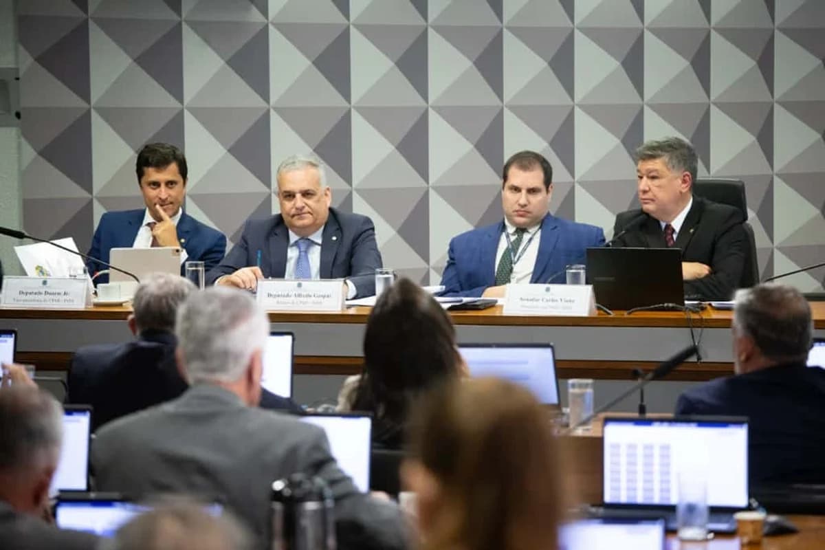 VÍDEO: Parlamentares e advogado do &#8220;Careca do INSS&#8221; batem boca em sessão da CPMI; depoimento continua