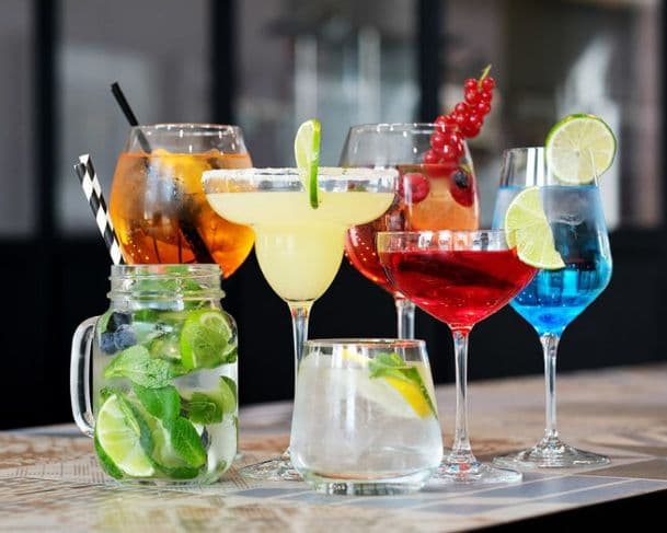 Bares de Manaus se posicionam sobre bebidas adulteradas com metanol