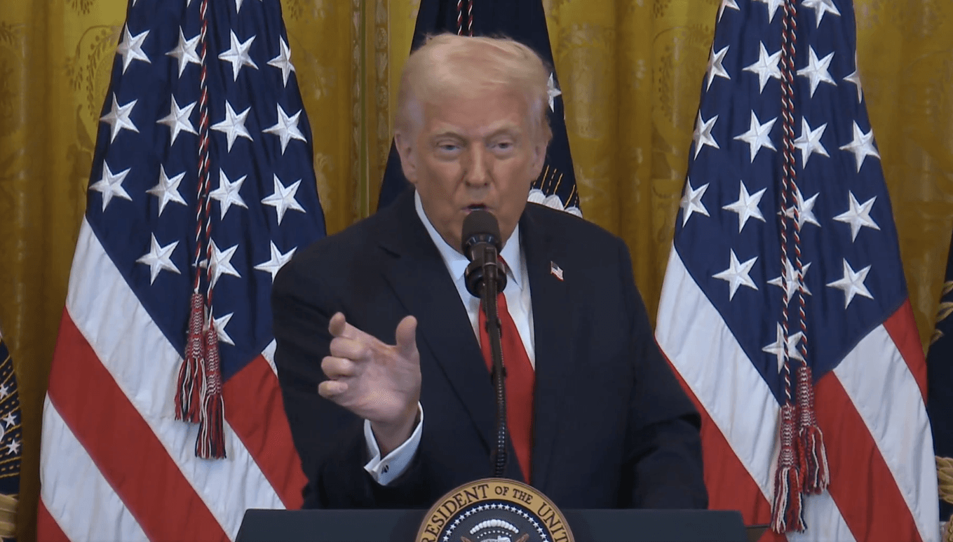 Trump associa paracetamol durante a gravidez com autismo