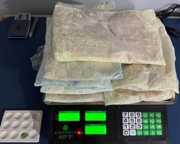 Mulher é presa com mais de 4 kg de cocaína no corpo enquanto viajava com bebê no AM