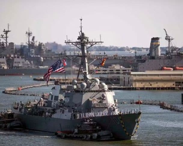 Trump ameaça derrubar aeronaves venezuelanas se elas representarem perigo aos návios de guerra americanos