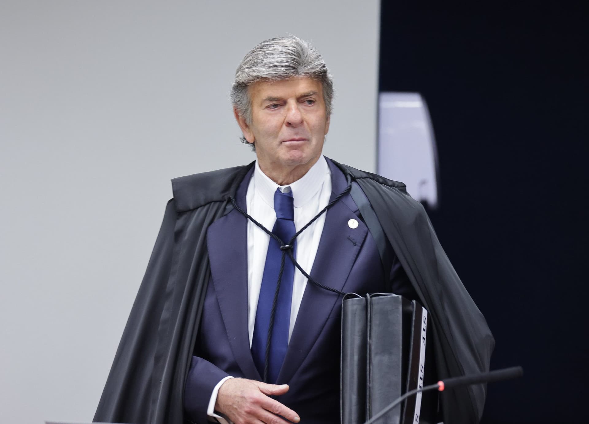 Supremo proíbe nome de pessoa viva em escolas e ruas públicas