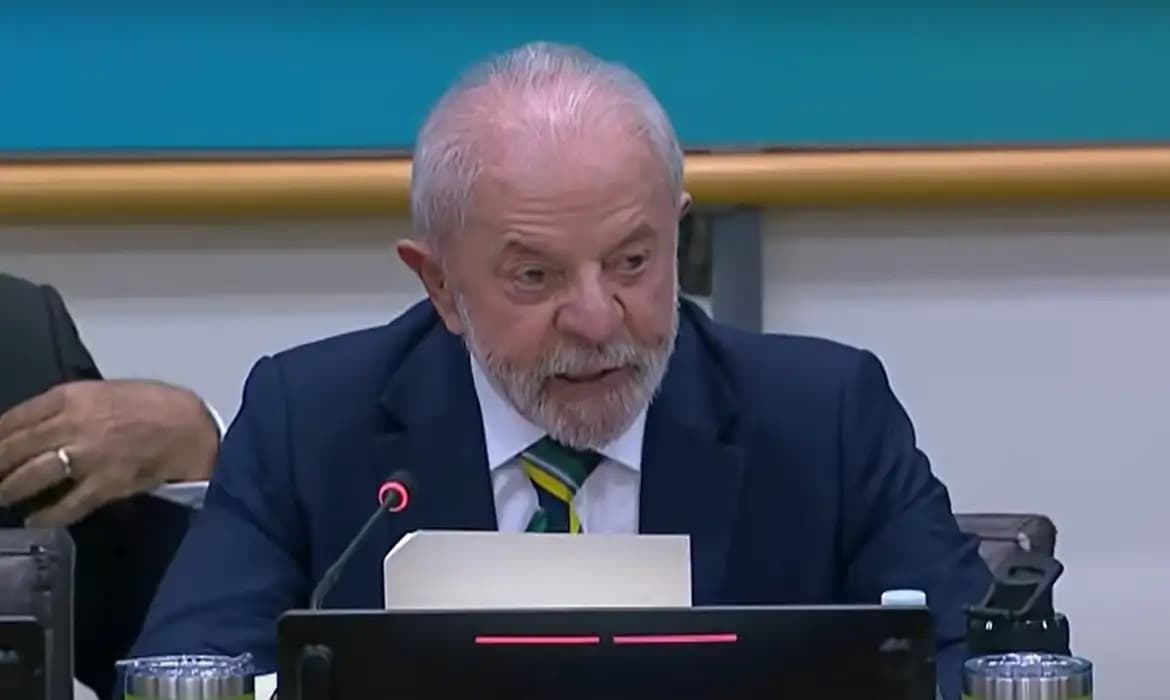 Lula anuncia aporte de US$ 1 bilhão para fundo de florestas tropicais