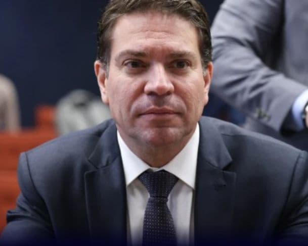 Alexandre Ramagem é visto nos EUA e deputados pedem prisão imediata do parlamentar