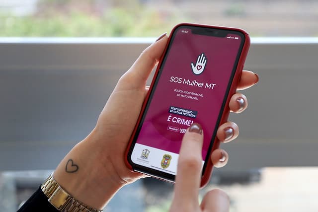 Manaus pode ter aplicativo “SOS Mulher” para proteger vítimas de violência