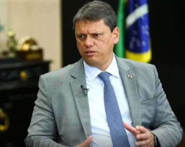 Moraes autoriza que Tarcísio de Freitas visite ex-presidente Bolsonaro