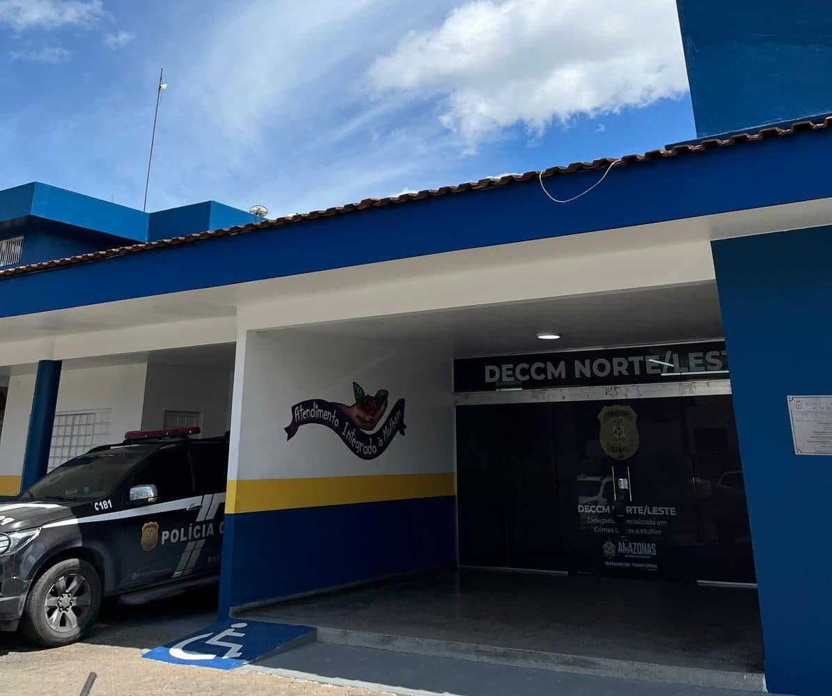 Homem é preso após agredir ex e ameaçar se jogar na frente de ônibus com filha no colo