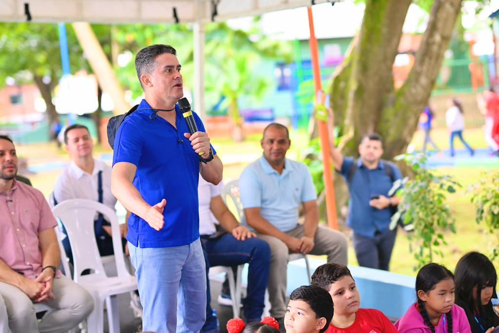 Manaus terá novas escolas de alvenaria climatizadas na zona rural até março, anuncia David Almeida