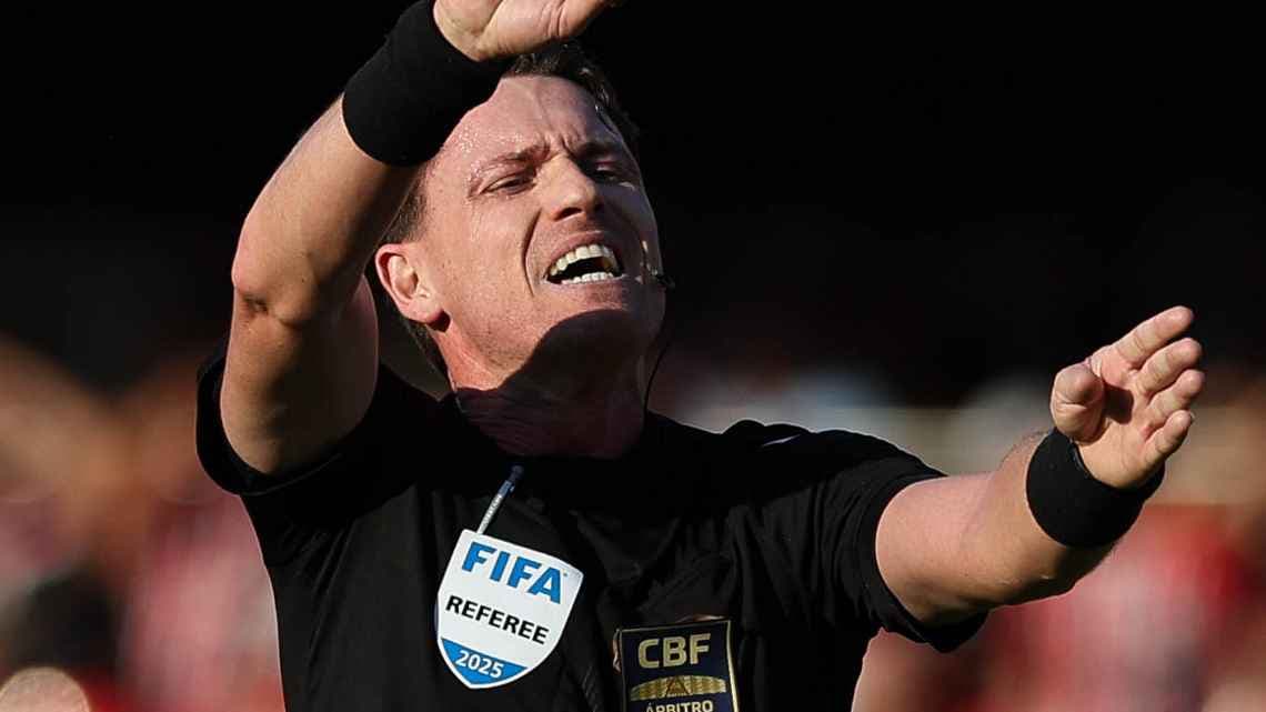 Árbitros são afastados pela CBF após partidas polêmicas pelo Brasileirão