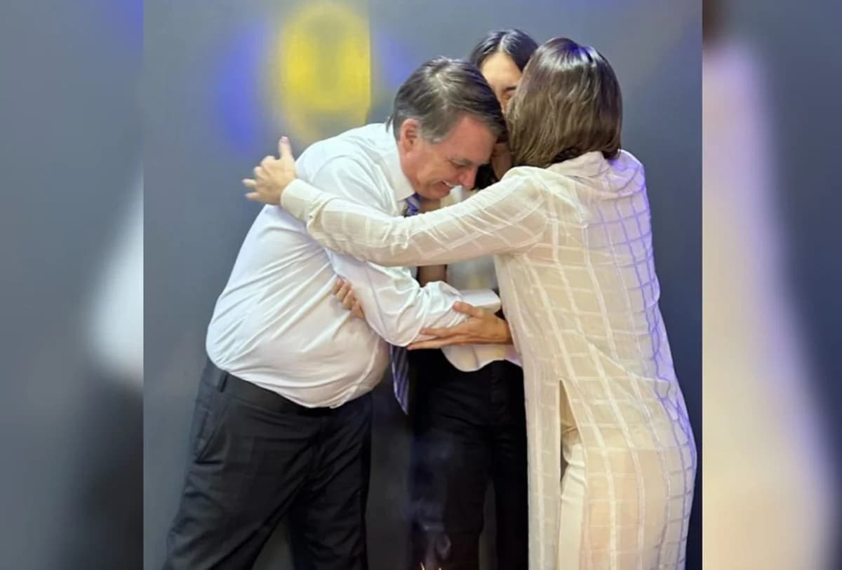 Michelle posta foto com Bolsonaro no aniversário da filha e fala de &#8220;injustiça&#8221;