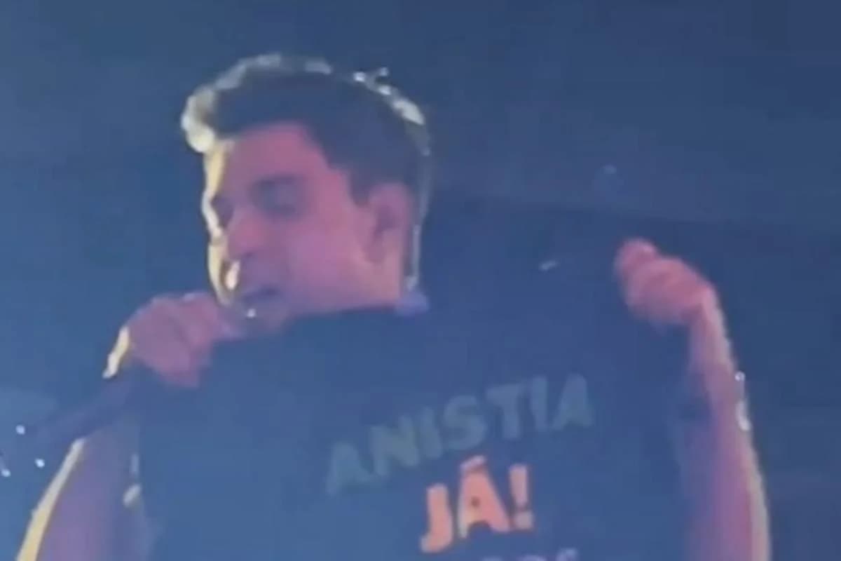 VÍDEO: Zezé Di Camargo pede anistia aos presos do 8 de janeiro durante show