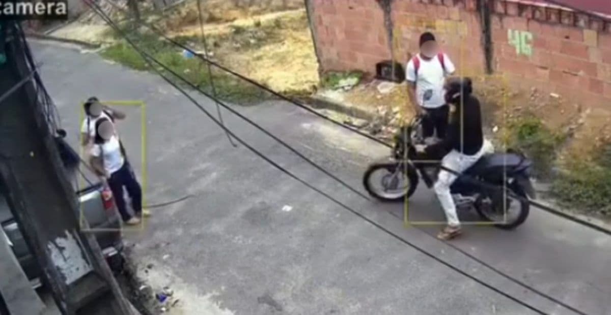 VÍDEO: Motociclista assalta estudante na zona Leste de Manaus