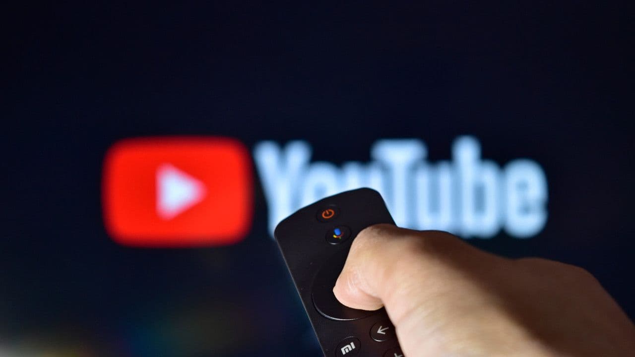 TV ultrapassa celular no consumo de YouTube no Brasil; entenda