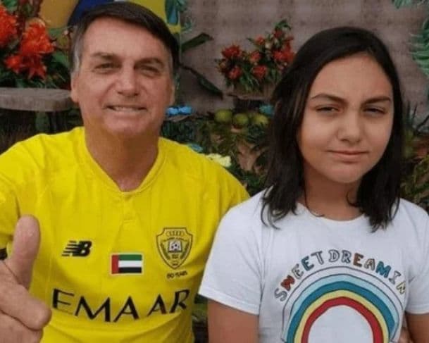 Bolsonaro pede autorização para comemorar aniversário de 15 anos da filha