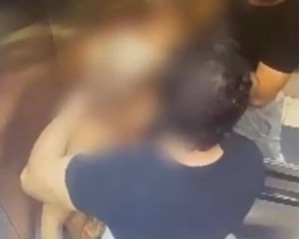 Imagens fortes: mulher é arrastada pelos cabelos por namorado durante briga em hotel