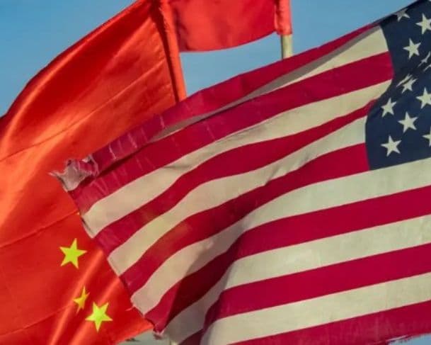 Trump anuncia tarifa adicional de 100% sobre importações da China