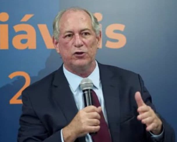 Ciro Gomes oficializa sua desfiliação do PDT