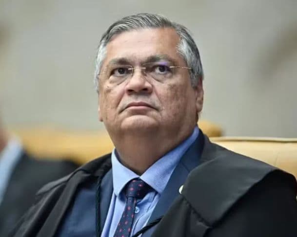 Dino vota contra recursos de Bolsonaro e STF fica a 1 voto de manter condenação de ex-presidente a 27 anos