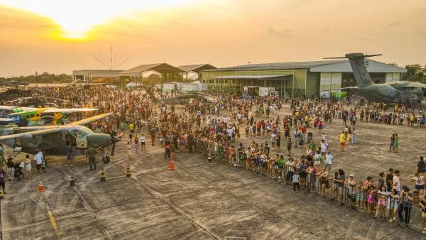 Do 14-Bis à Força Aérea: Brasil celebra o legado de Santos Dumont e o Dia do Aviador