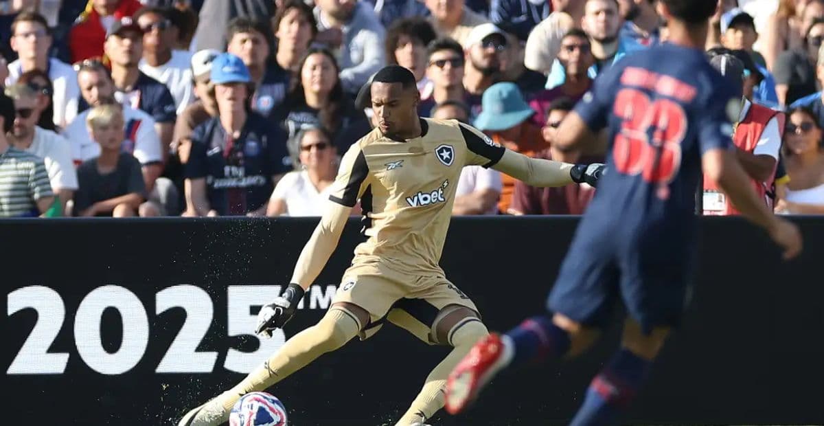 Ederson se machuca e John, ex-Botafogo, é convocado para amistosos da Seleção