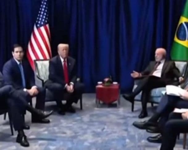 “Não é da sua conta”: Trump corta jornalista ao ser questionado sobre Bolsonaro durante encontro com Lula