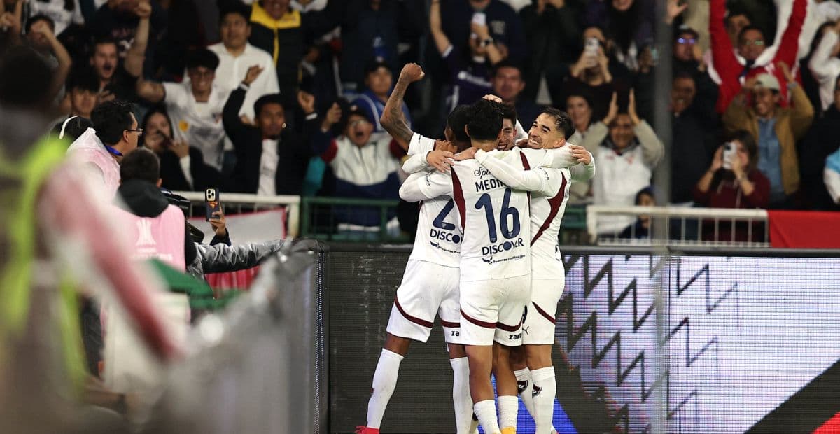 LDU atropela Palmeiras por 3 a 0 e abre grande vantagem na semifinal da Libertadores