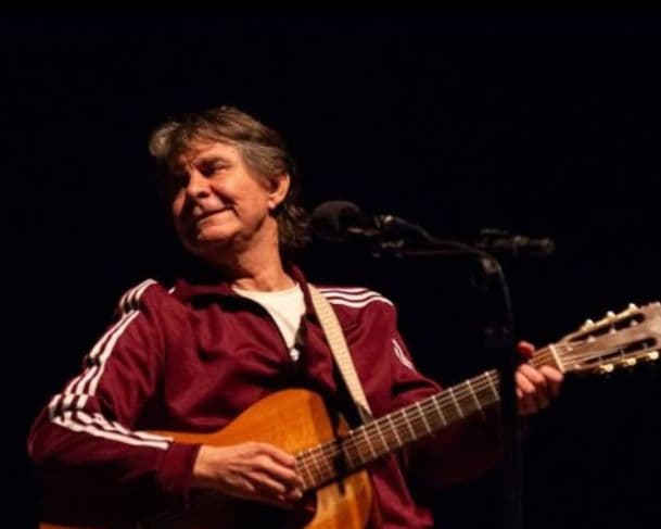 Lô Borges é internado na UTI e passa por traqueostomia; estado de saúde é grave