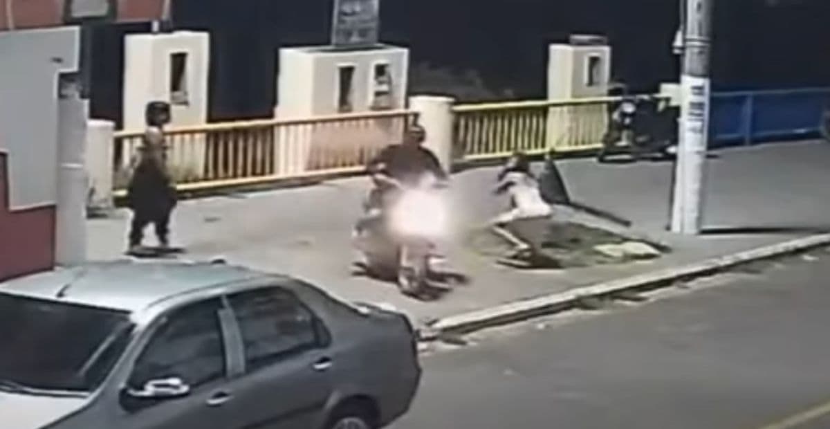 Mulher reage a assalto e acerta “ripada” em criminoso na orla de Itacoatiara