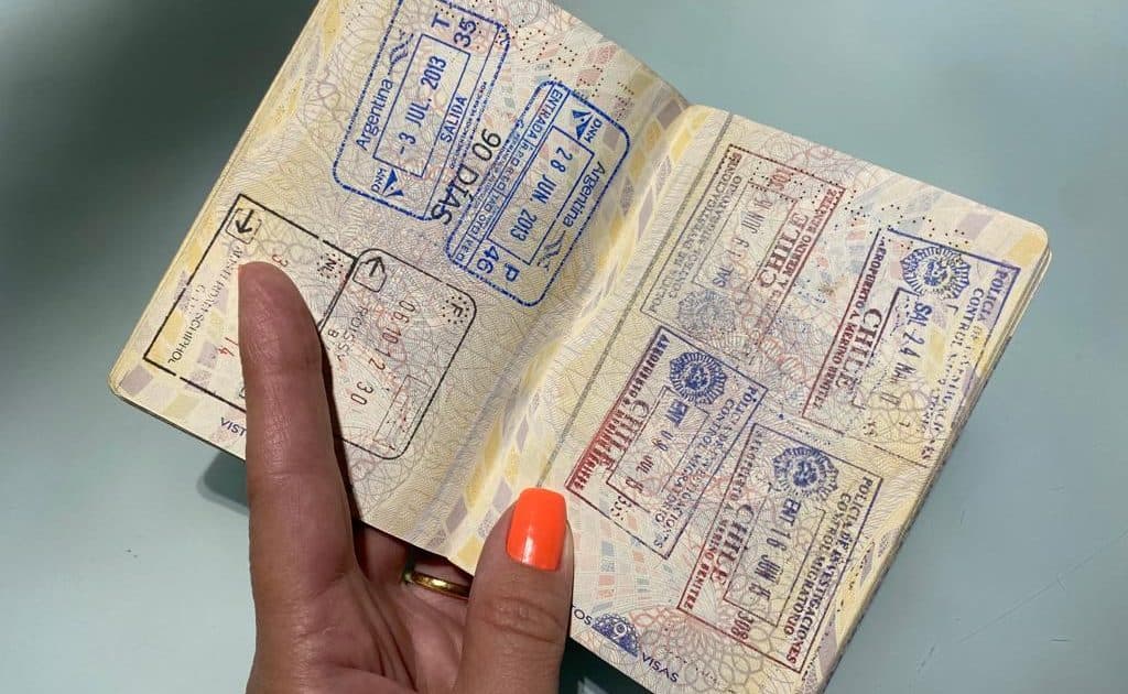 Adeus, carimbo! Europa começa a usar sistema eletrônico para registrar entrada de viajantes neste domingo (12)