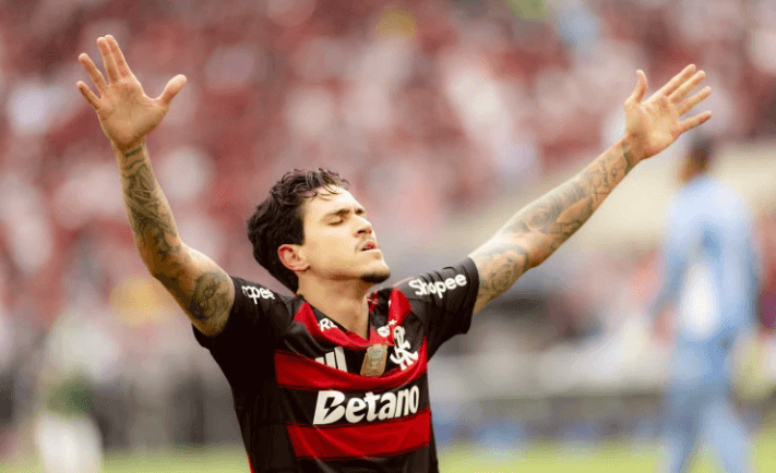 Pedro desequilibra, Flamengo vence o Palmeiras e embola o Brasileirão