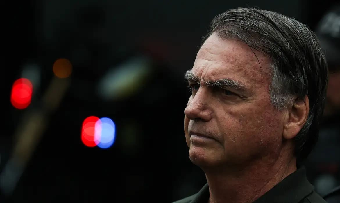 Após audiência de custódia, Bolsonaro segue preso; ex-presidente relatou surto