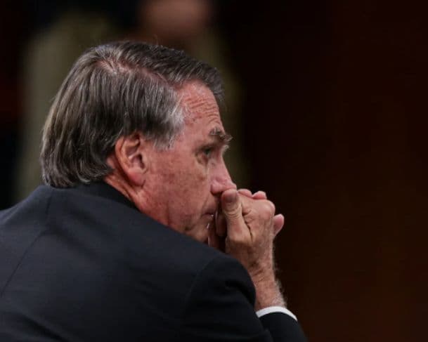 Relatório da PF conclui que Bolsonaro precisa passar por nova cirurgia “o mais breve possível”