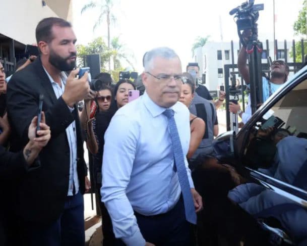 Defesa de Bolsonaro diz que tornozeleira eletrônica era para “humilhar” ex-presidente
