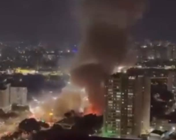 Explosão em fábrica de fogos provoca incêndio de grandes proporções em SP