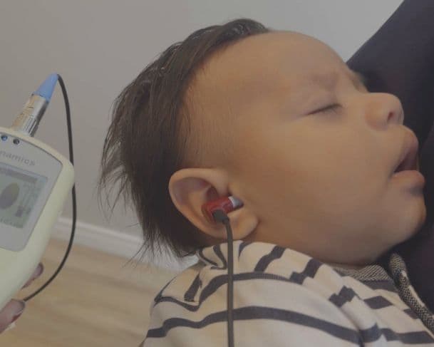 Diagnóstico precoce da perda auditiva em crianças é chave para fala e aprendizagem, alerta especialista