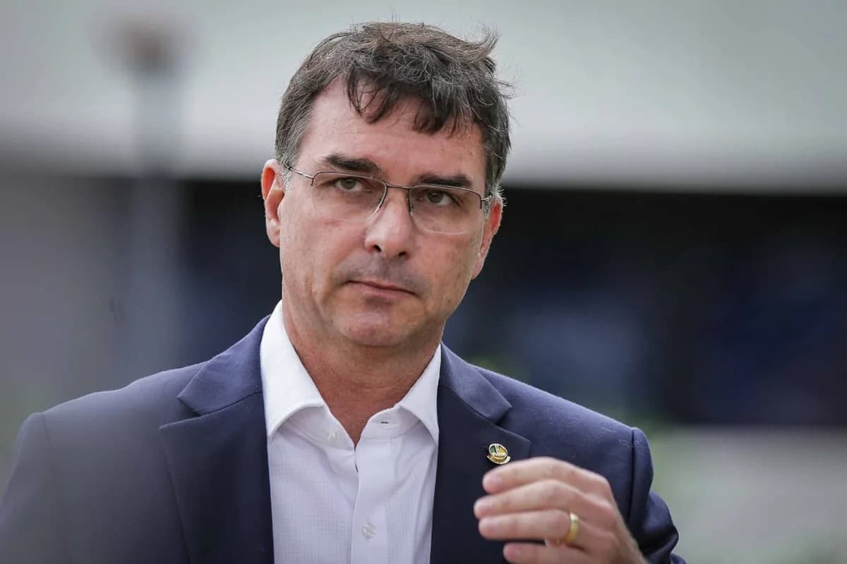 Ala da direita no AM repercute escolha de Flávio Bolsonaro na corrida para presidência em 2026