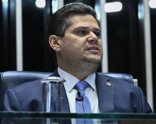 Alcolumbre afirma que lei da isenção de IR será votada ainda nesta quarta-feira (5)