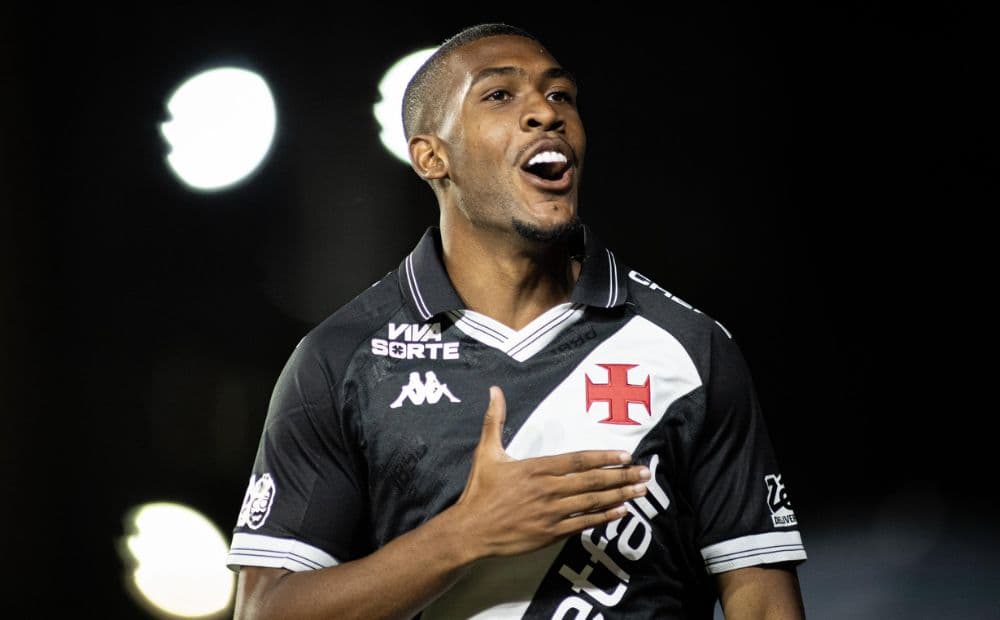 Vasco goleia o Inter por 5 a 1 em noite de chuva forte e fim da sequência de derrotas
