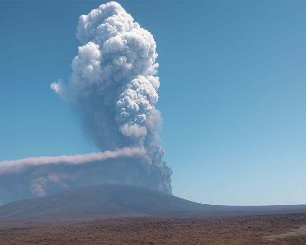 Vulcão adormecido desde o fim da Era do Gelo entra em atividade neste fim de semana