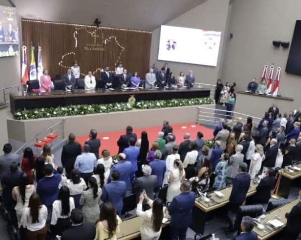 Deputado quer sessões especiais de homenagens a profissões no Amazonas