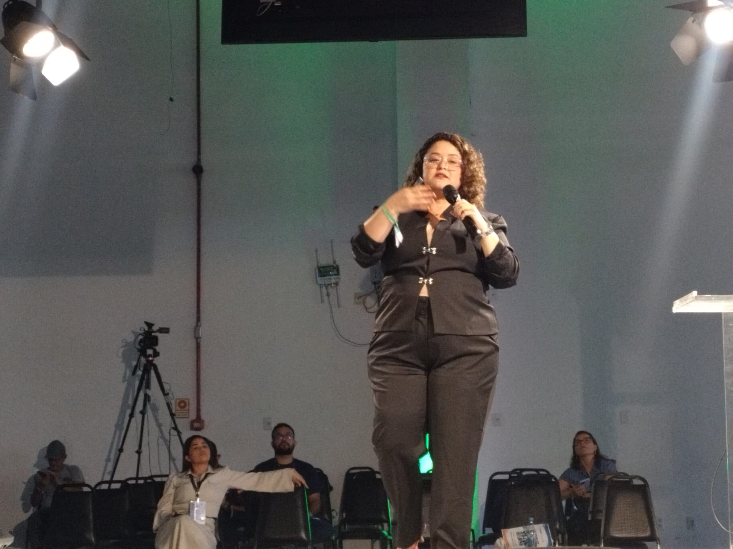 Renata Meireles destaca no Amazon IA Summit 2025 que transição energética e IA caminham juntas