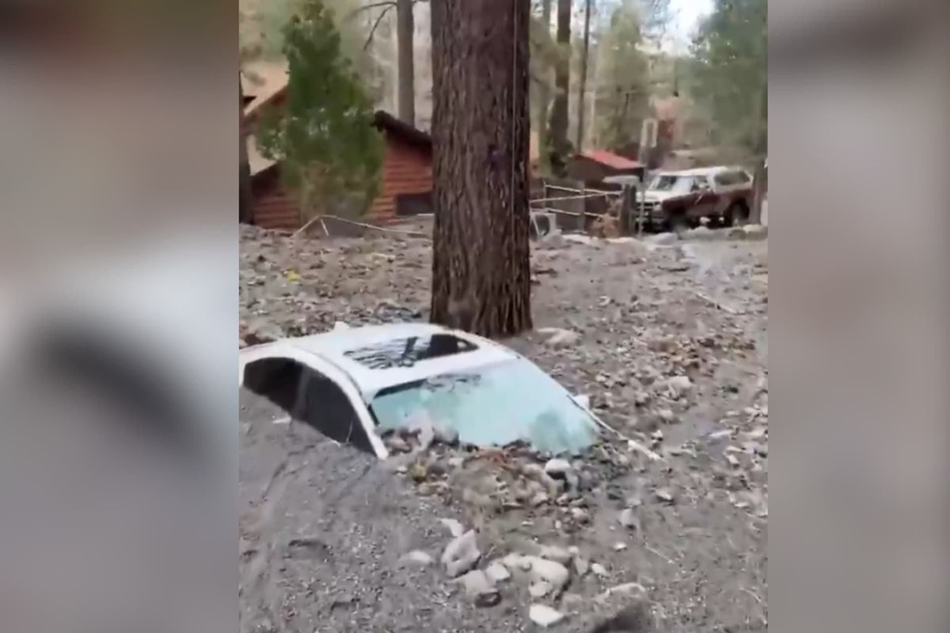 Tempestade causa alagamentos e deixa mortos na Califórnia