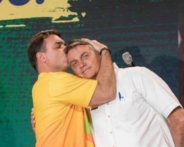 Indicado por Bolsonaro para candidatura, Flávio reage e promete não ficar “de braços cruzados”