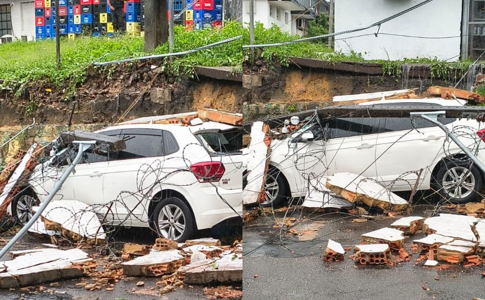 Muro da Ambev desaba sobre carro durante forte chuva no bairro Alvorada