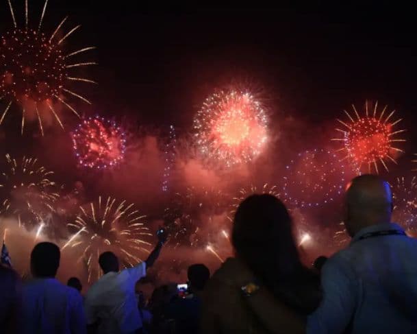 Fogos de artifício afetam saúde de autistas, idosos e crianças, alertam especialistas