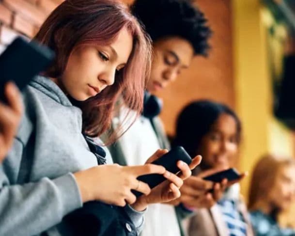 Menores de idade terão de vincular suas redes sociais com as de seus pais; confira as novas regras