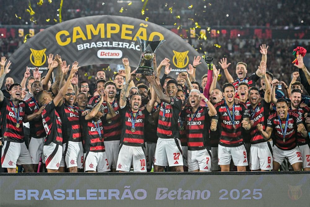 Retrospectiva do futebol brasileiro: Flamengo domina temporada e Corinthians volta ao topo