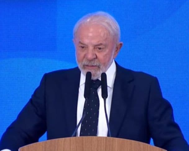 Lula barra ‘supersalários’ e veta aumentos automáticos no Legislativo até 2029 